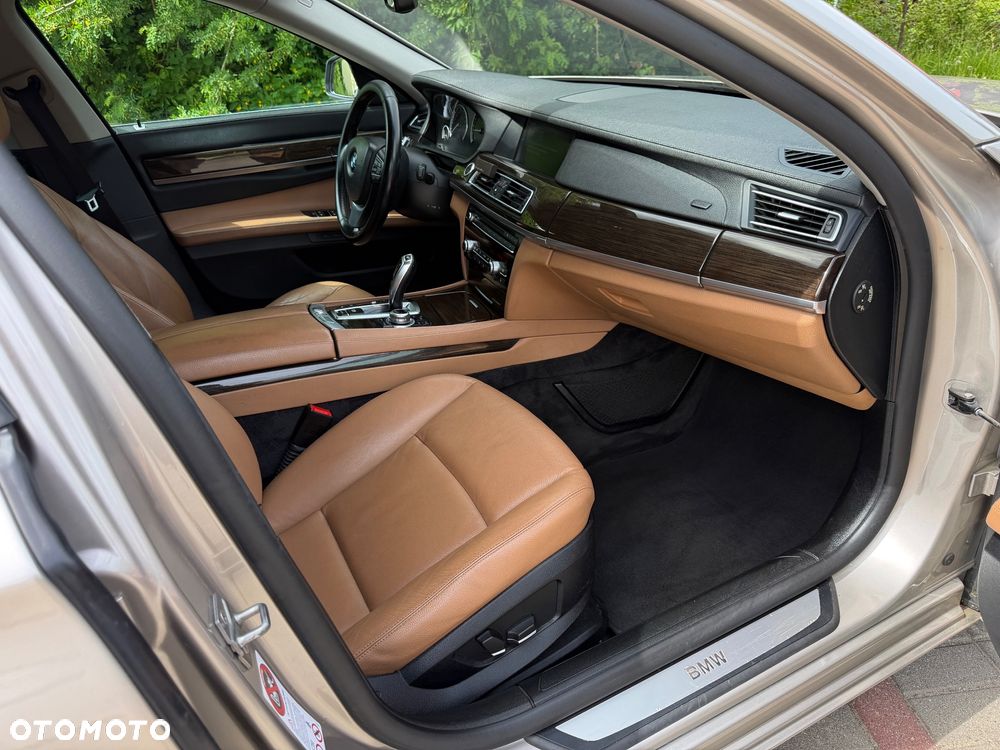 BMW Seria 7 740d xDrive - 26