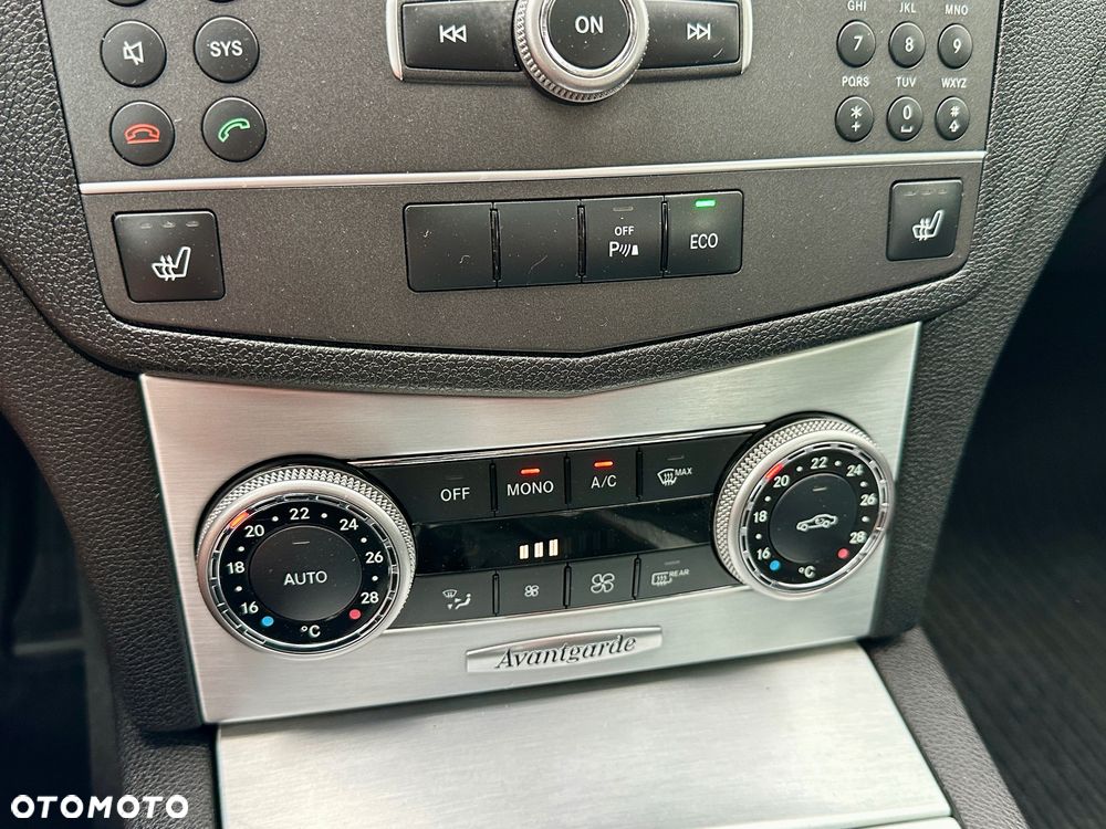 Mercedes-Benz Klasa C 180 BlueEFFICIENCY Avantgarde - 32