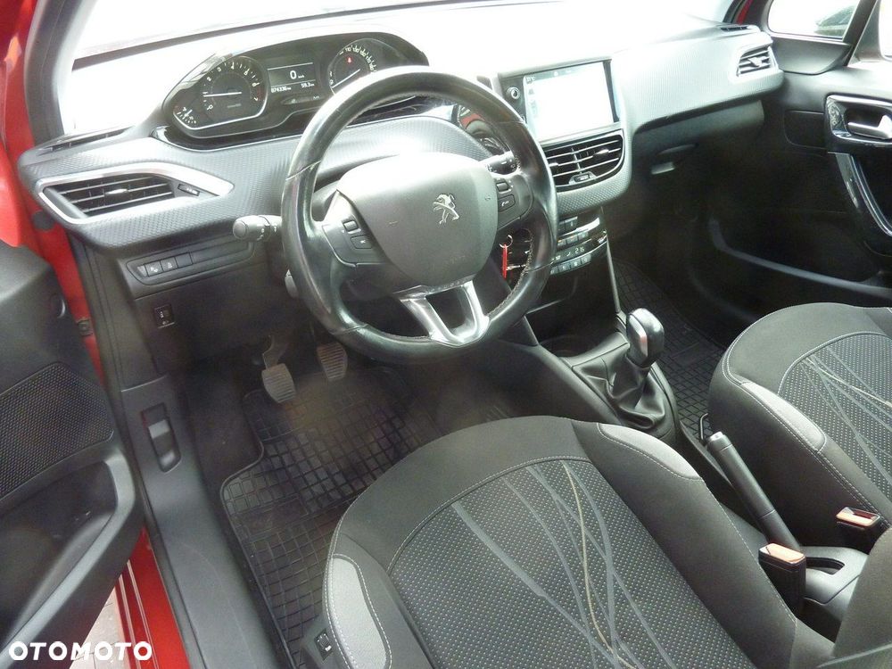 Peugeot 208 - 12