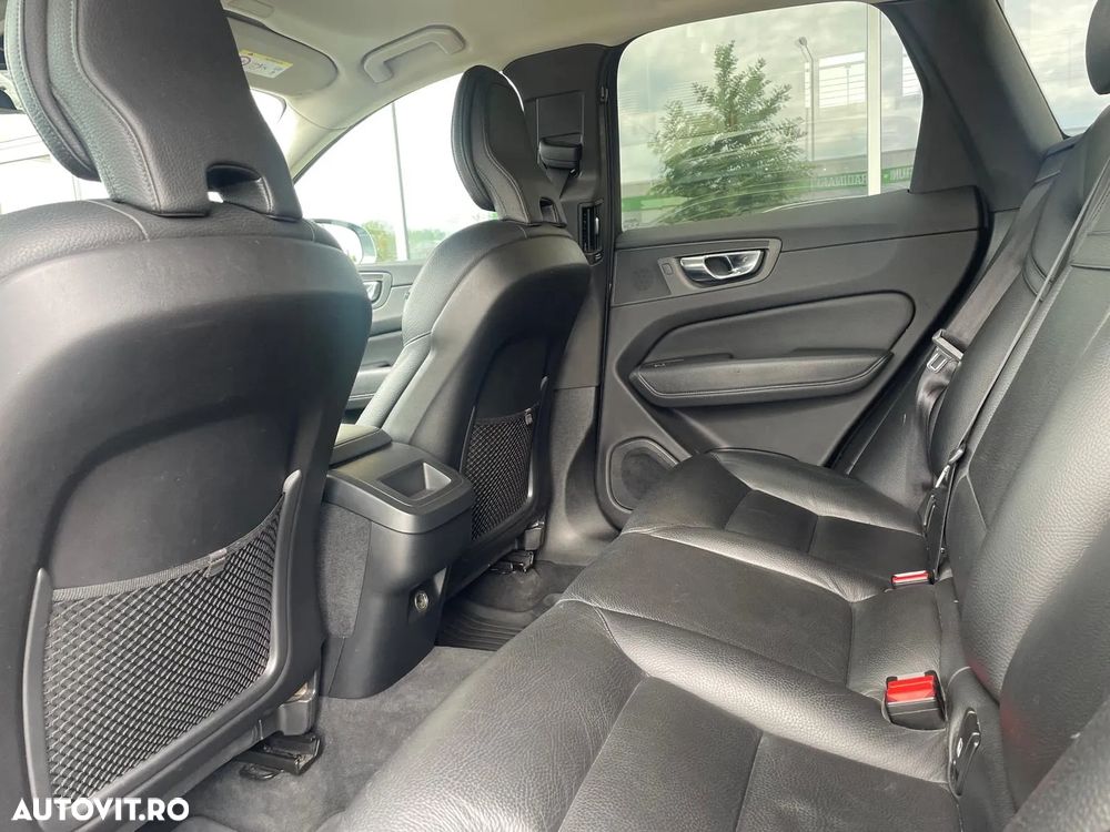 Volvo XC 60 T5 AWD Momentum Pro - 8
