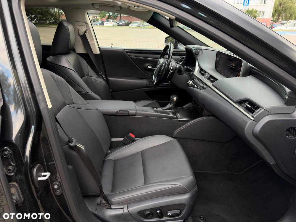 Lexus ES 300h Elegance - 16