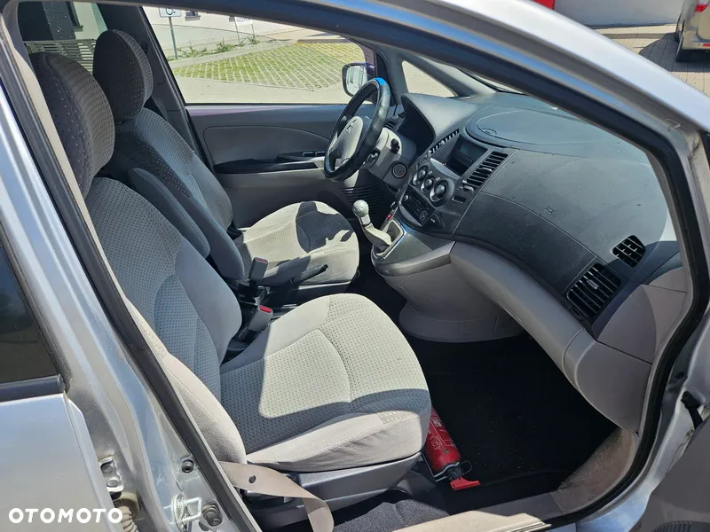 Mitsubishi Grandis - 6