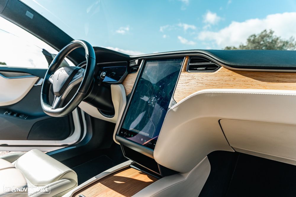Tesla Model S Long Range - 42