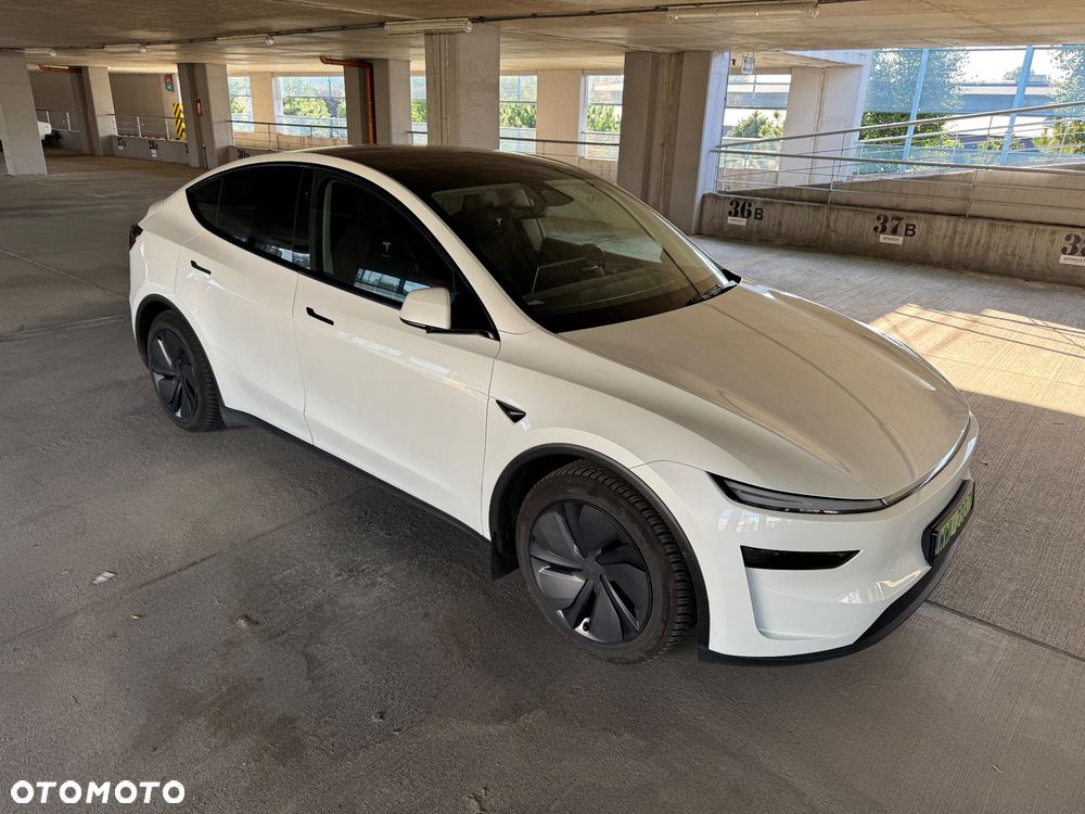 Tesla Model Y - 6