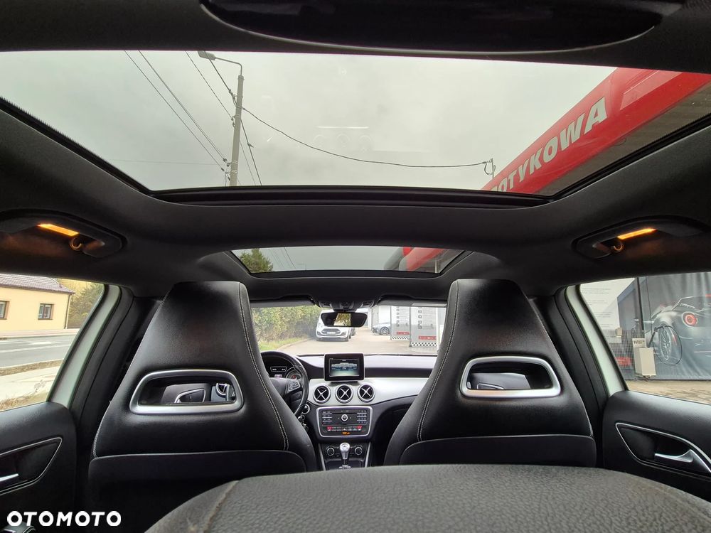 Mercedes-Benz GLA 200 Urban - 29