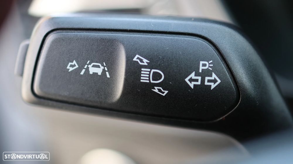 Ford Focus SW 1.5 TDCi EcoBlue ST-Line — fotografia 9