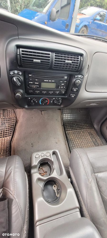 Ford Explorer - 28
