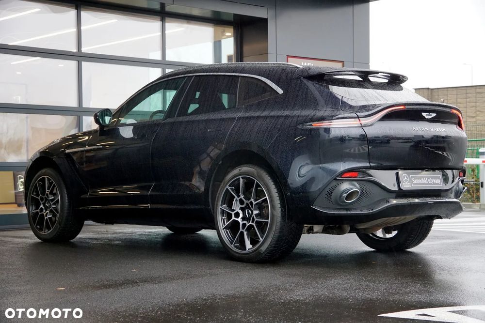 Aston Martin DBX - 5
