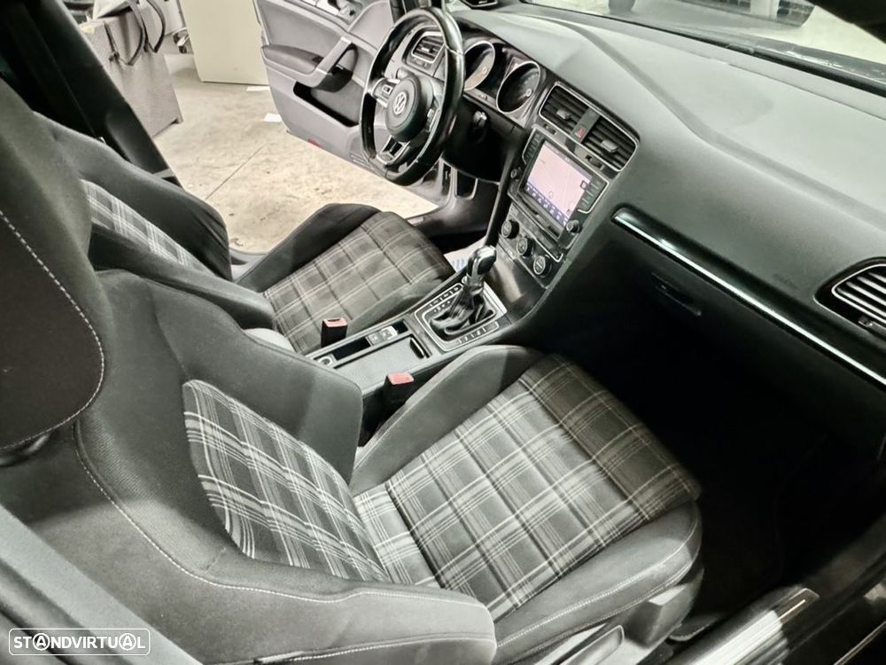VW Golf 2.0 TDI GTD DSG - 42