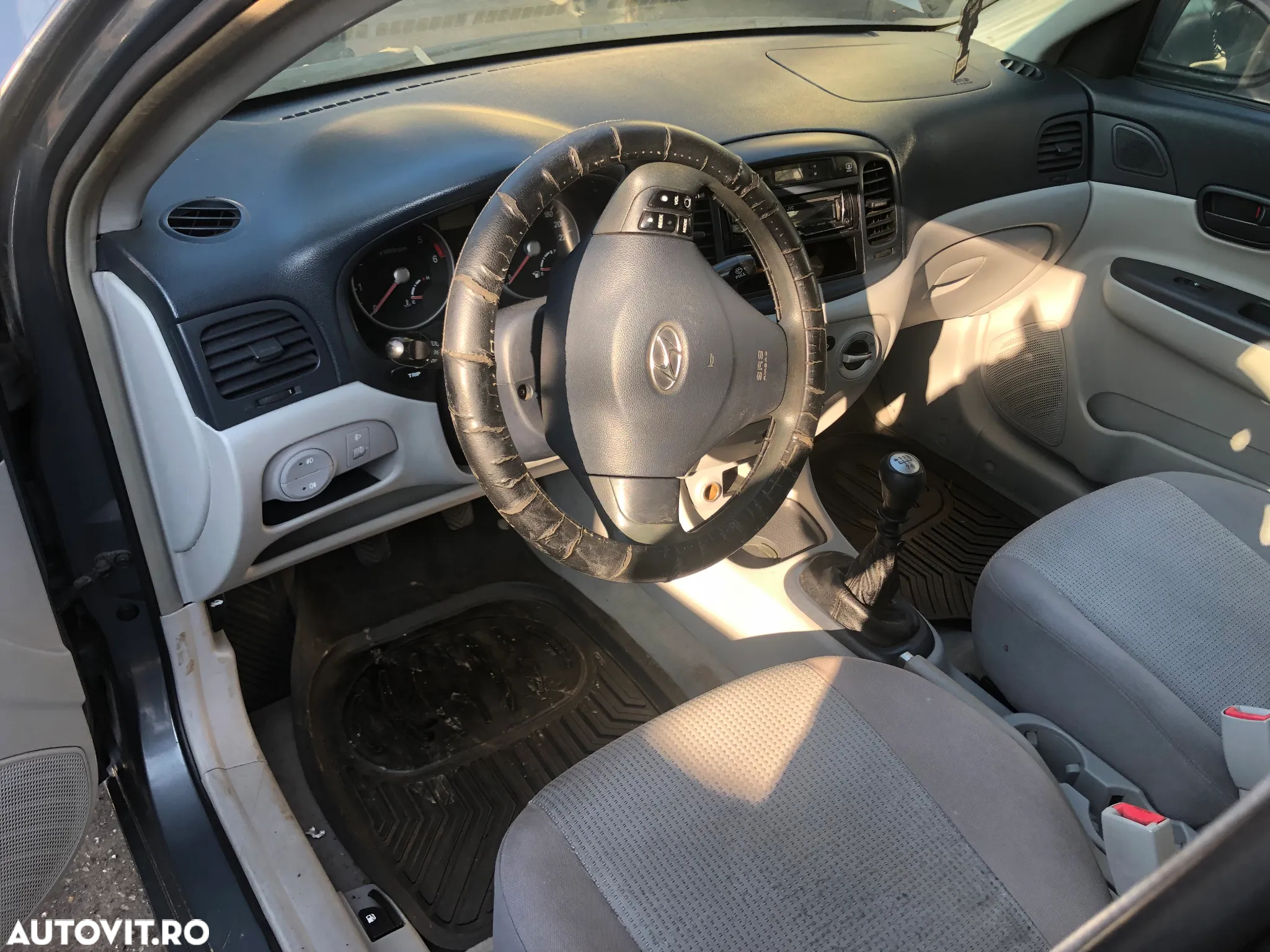 Dezmembrez Hyundai Accent 1,5 CRDI 2008 gri - 6
