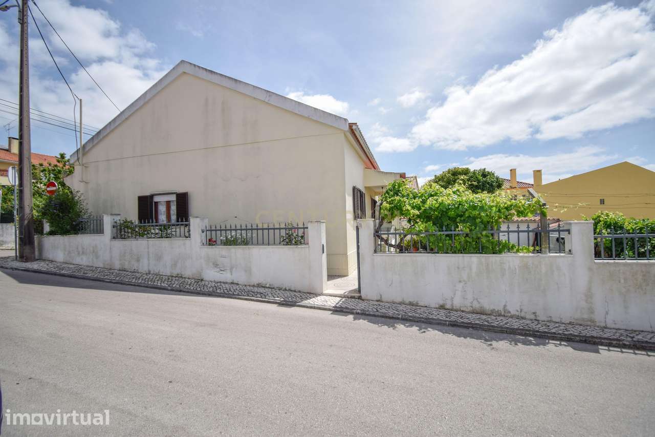 Moradia Isolada T3 com Sótão e Garagem – Quinta das Dálias, Famões - Grande imagem: 3/33
