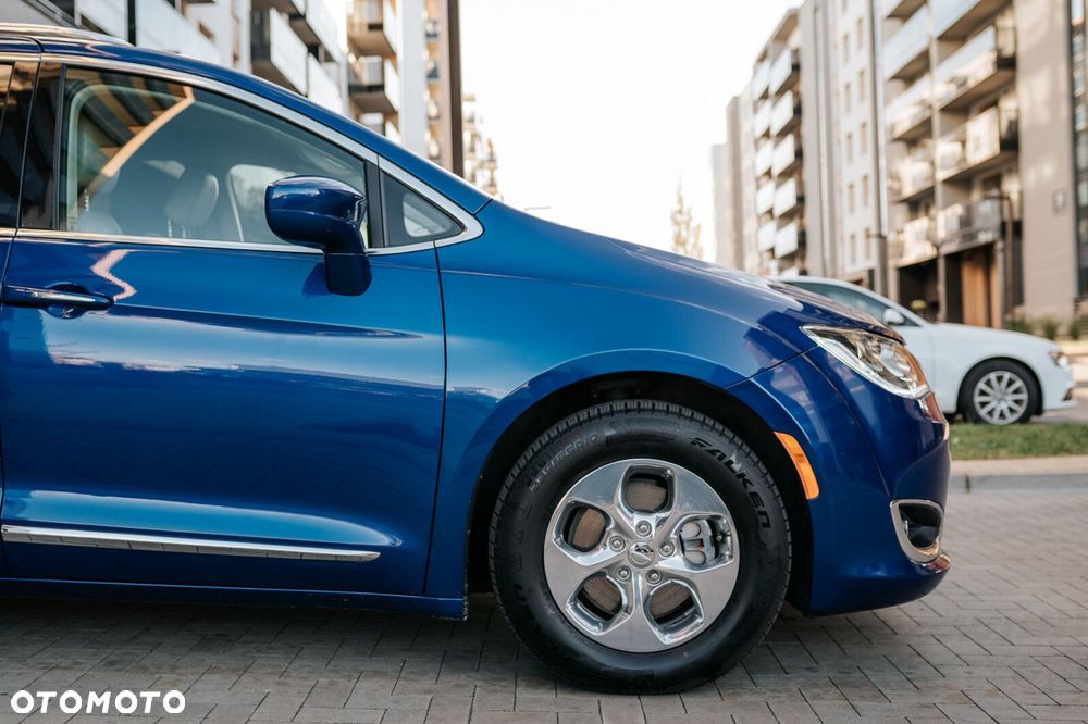 Chrysler Pacifica - 9