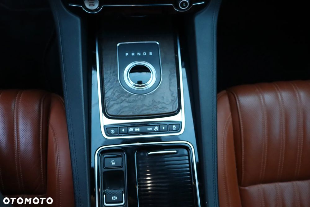 Jaguar F-Pace 25t AWD R-Sport - 9