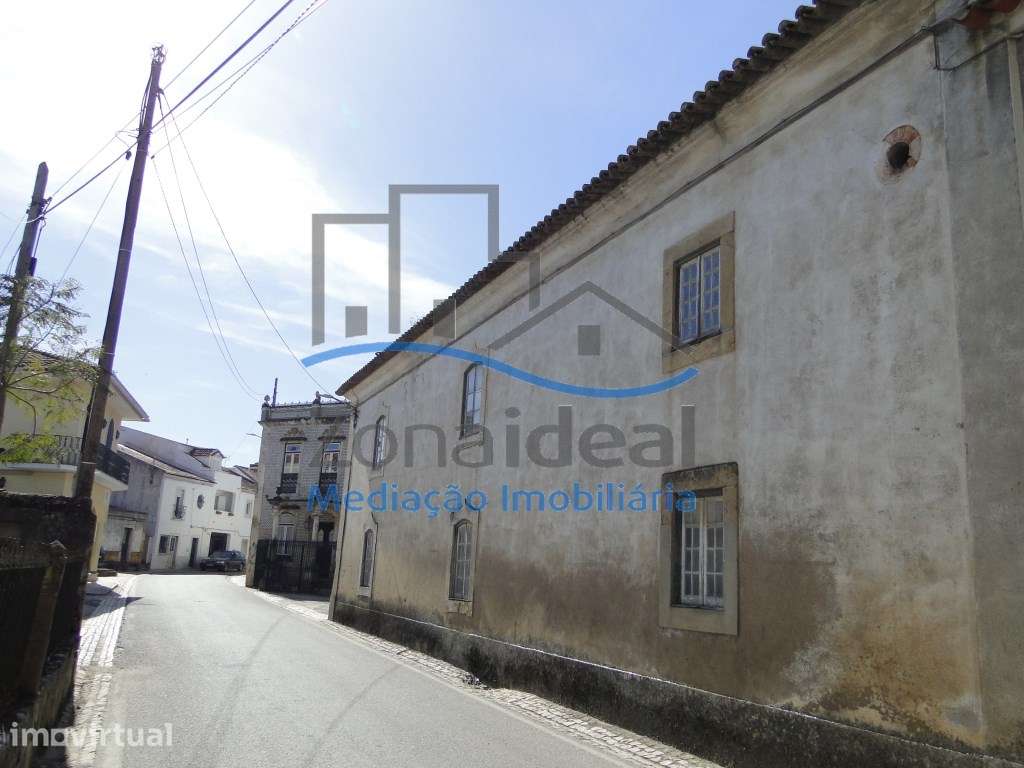 Moradia com 2 pisos e logradouro - Localizada no centro de Abrigada - Grande imagem: 3/11