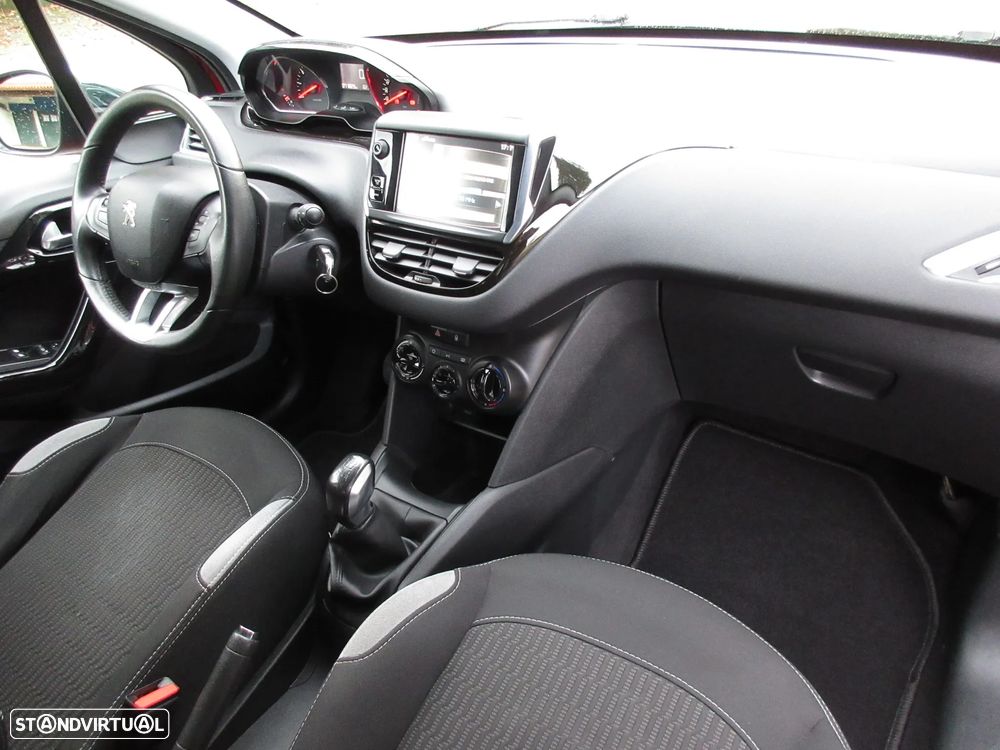 Peugeot 208 1.2 VTi SE Style - 24