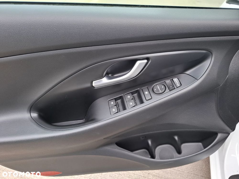 Hyundai i30 Kombi 1.5 T-GDI 48V-Hybrid Intro - 11