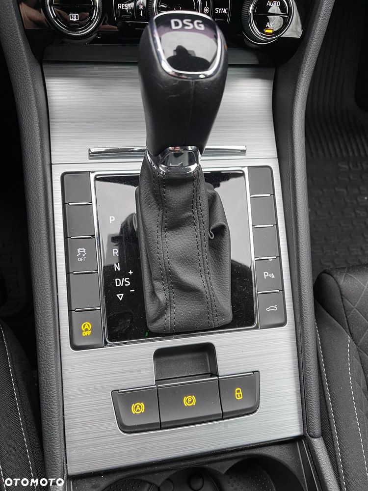 Skoda Superb 2.0 TDI SCR Ambition DSG - 25