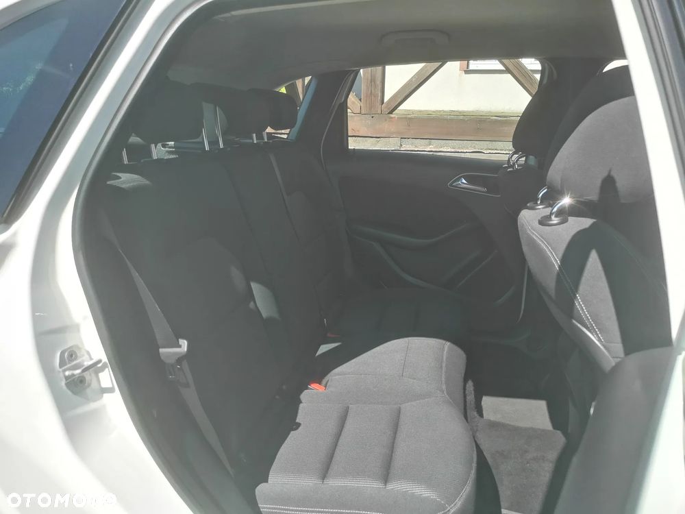 Mercedes-Benz Klasa B 180 Edition - 13