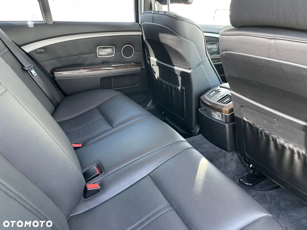 BMW Seria 7 750i - 10