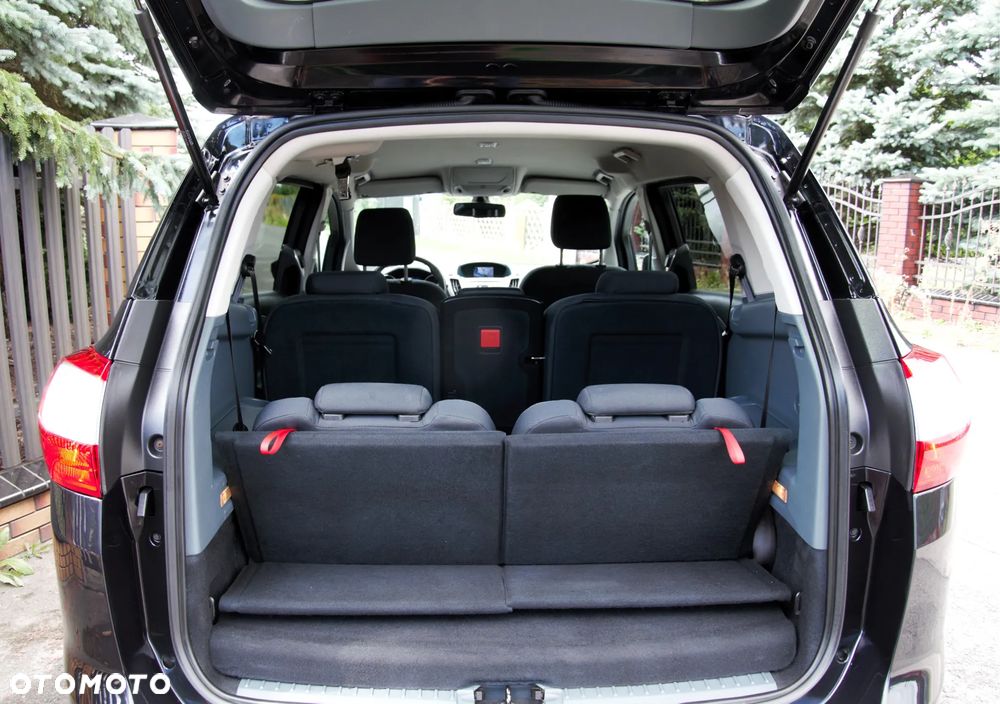 Ford Grand C-MAX - 24