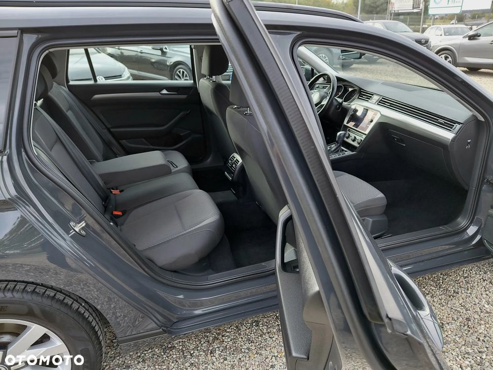 Volkswagen Passat 1.6 TDI SCR DSG Comfortline - 21