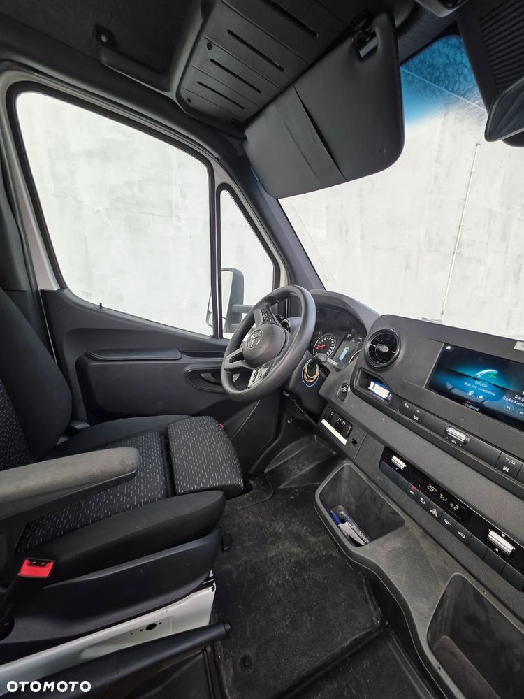Mercedes-Benz Sprinter - 21