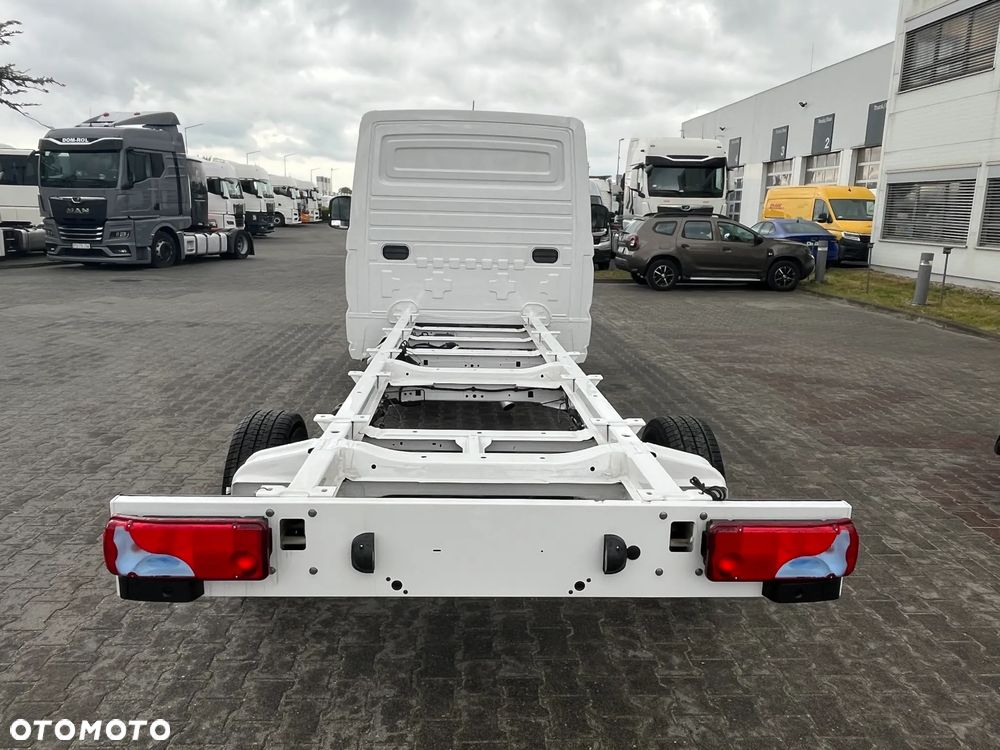 MAN TGE 3.180 4X2F SB - 11