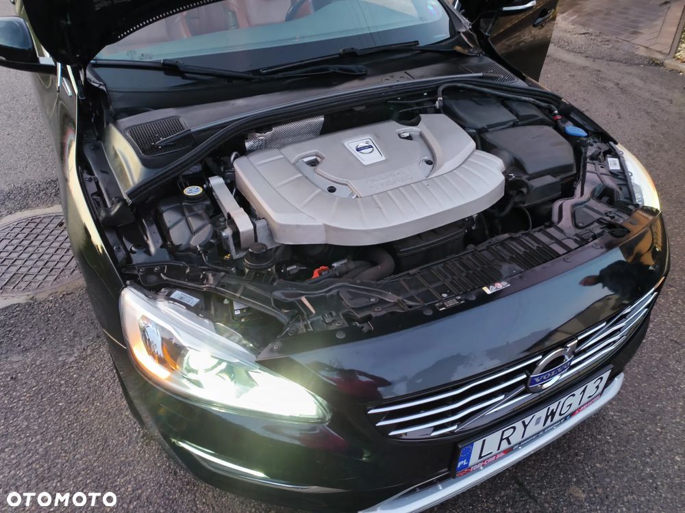 Volvo V60 D6 AWD Plug-in Hybrid R-Design Momentum - 28