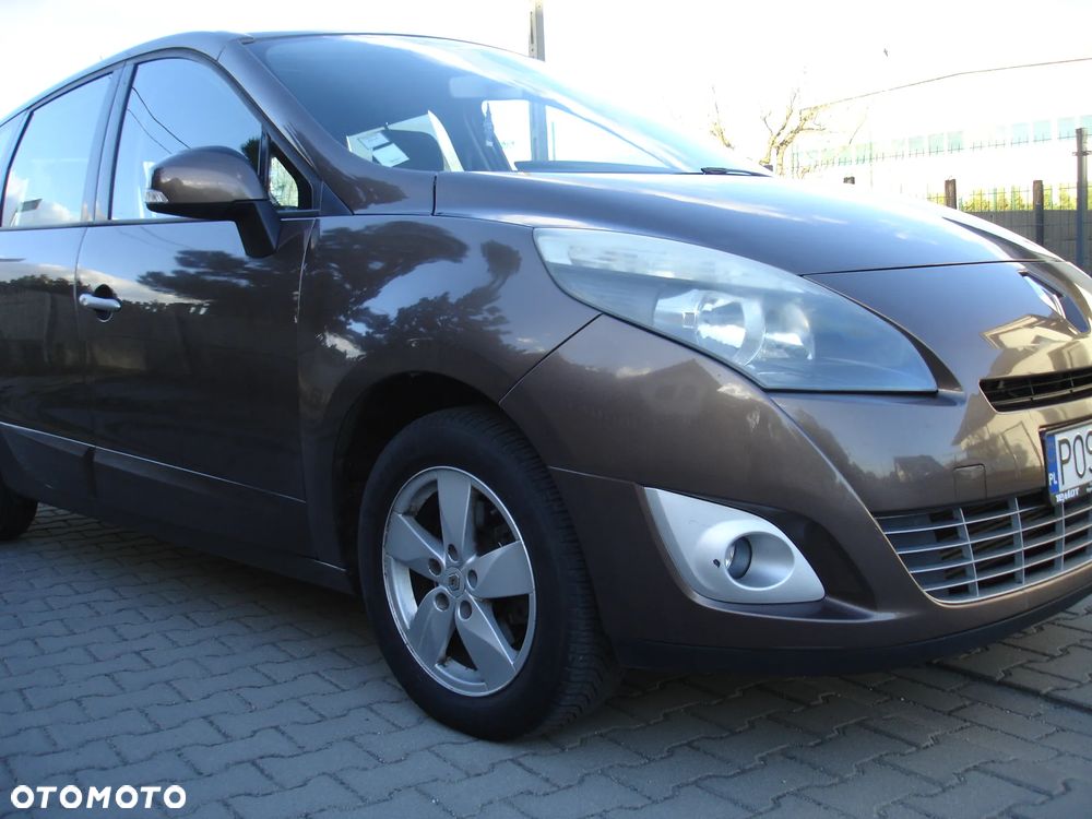 Renault Grand Scenic - 32