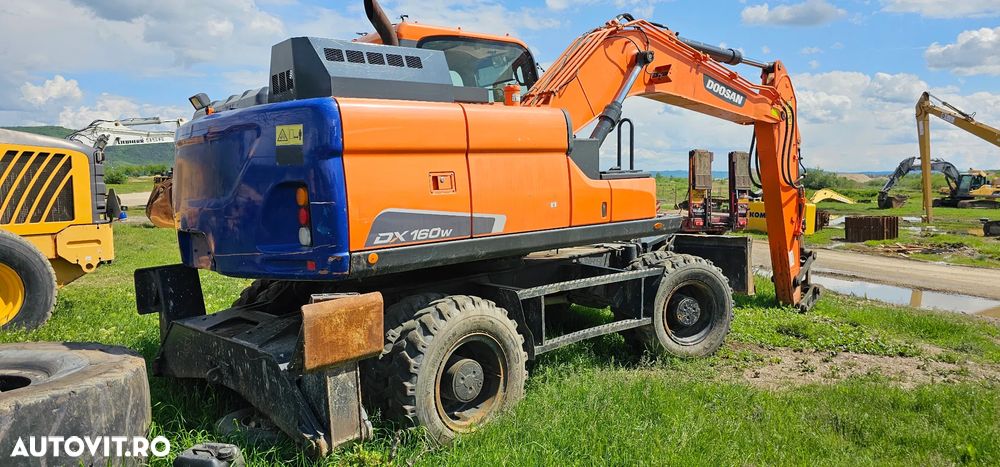 Doosan DX 160 W Excavator pe roți - 11