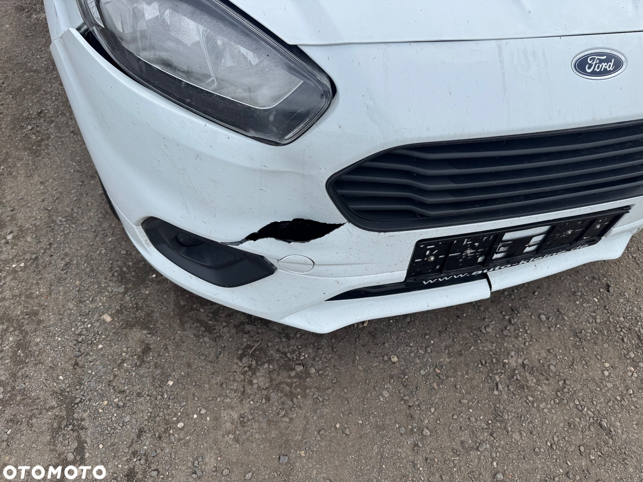 Ford Tourneo Courier 1.5 TDCi S&S Trend - 19