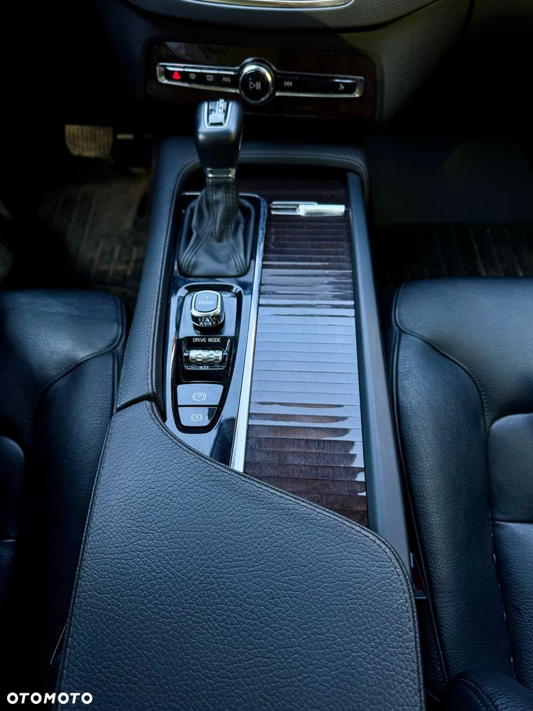 Volvo XC 90 T6 AWD Geartronic Momentum - 34