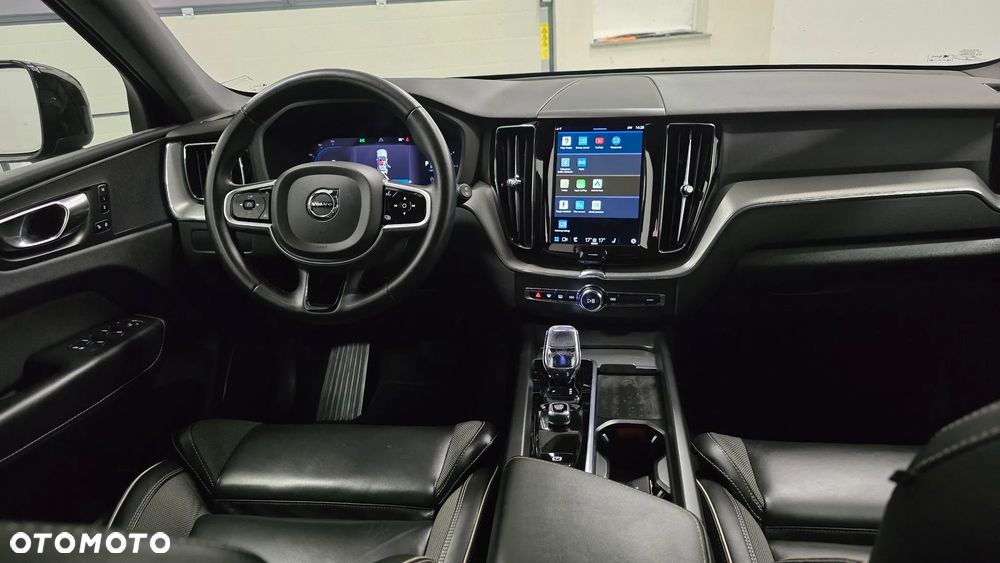 Volvo XC 60 B4 D Plus Dark - 18