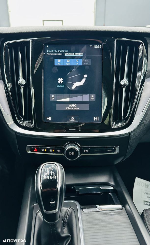 Volvo V60 D4 Momentum Pro - 24