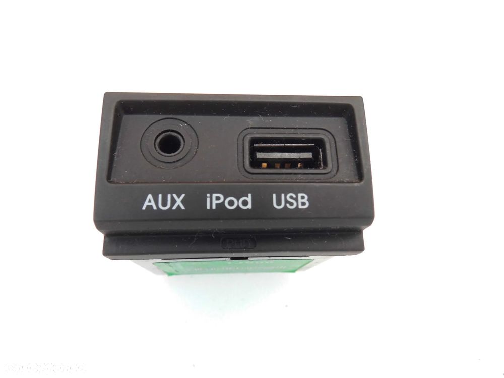 PANEL STEROWANIA PRZEŁĄCZNIKÓW AUX IPOD USB HYUNDAI I20 LIFT - 1