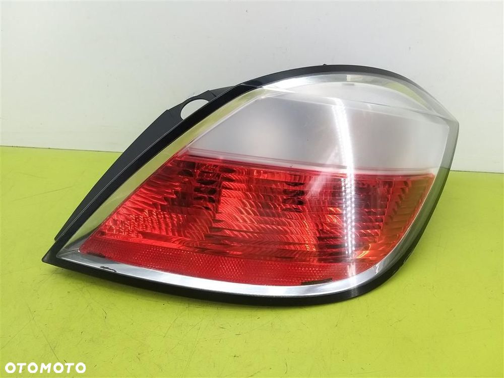 Lampa prawa tylna tył Opel Astra III H HATCHBACK 5D 2004-2013 - 1