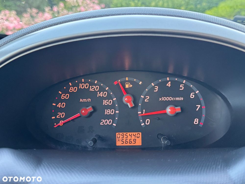Nissan Micra 1.2 Visia + - 9