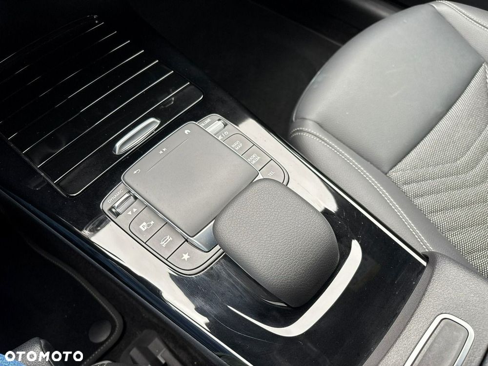 Mercedes-Benz CLA 180 7G-DCT - 25