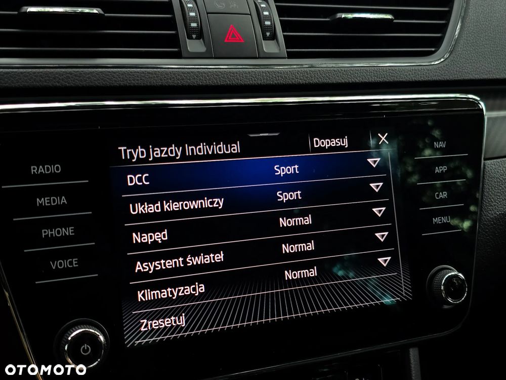 Skoda Superb 2.0 TDI SCR Sportline DSG - 28