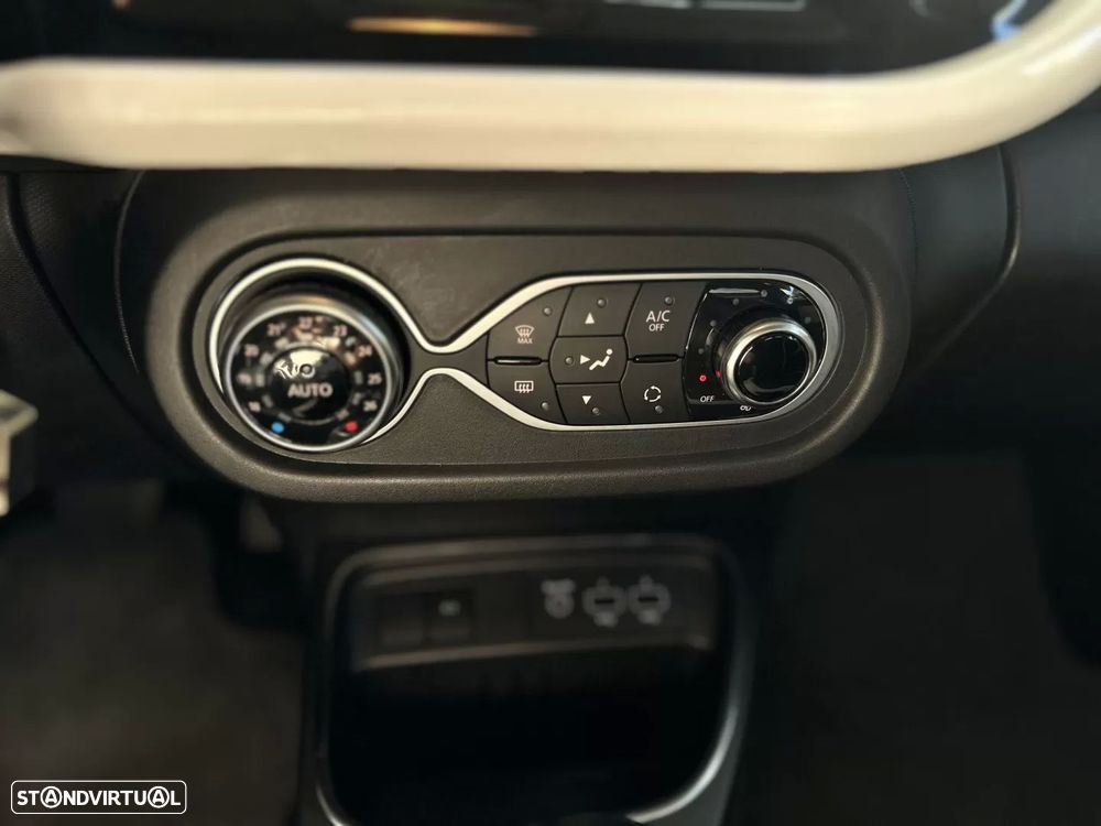 Renault Twingo Z.E. 22 Intens - 21