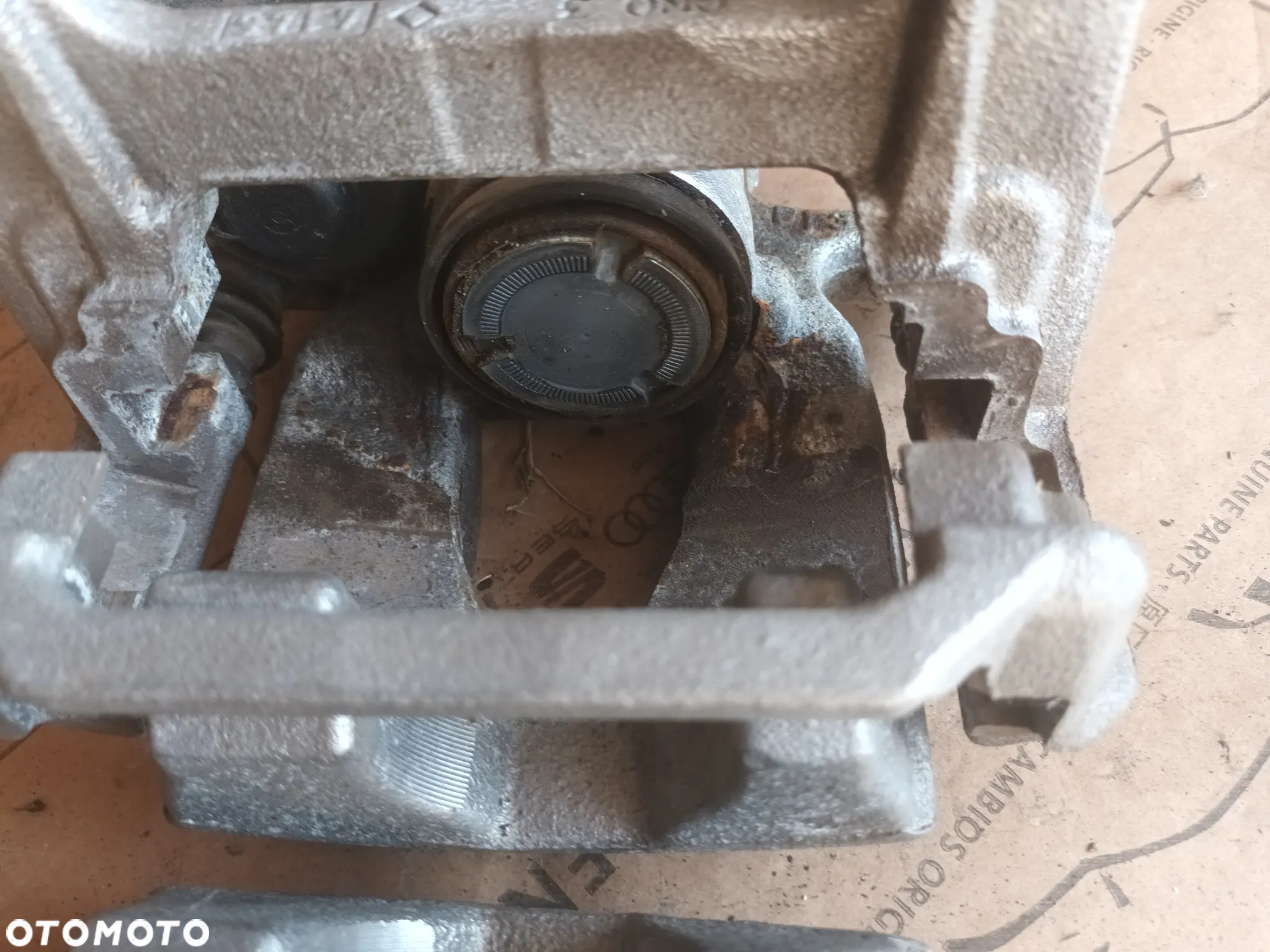 Zacisk hamulcowy tył elektryczny Audi A4 B9 8W 8W0615405AJ 8W0615406AJ 72km - 13