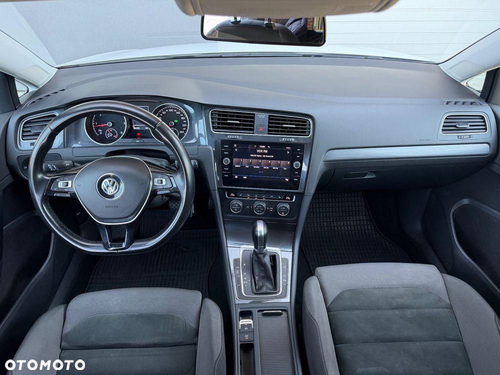 Volkswagen Golf 2.0 TDI SCR DSG Comfortline - 11