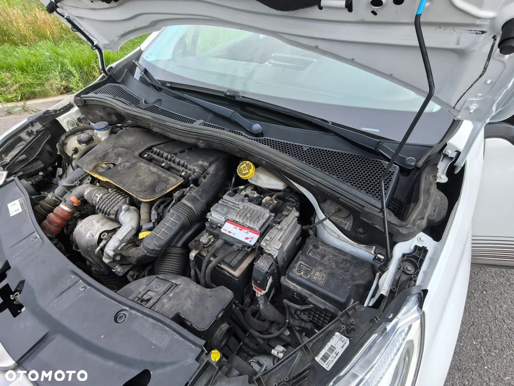 Peugeot 2008 BlueHDi 100 STOP & START Style - 19