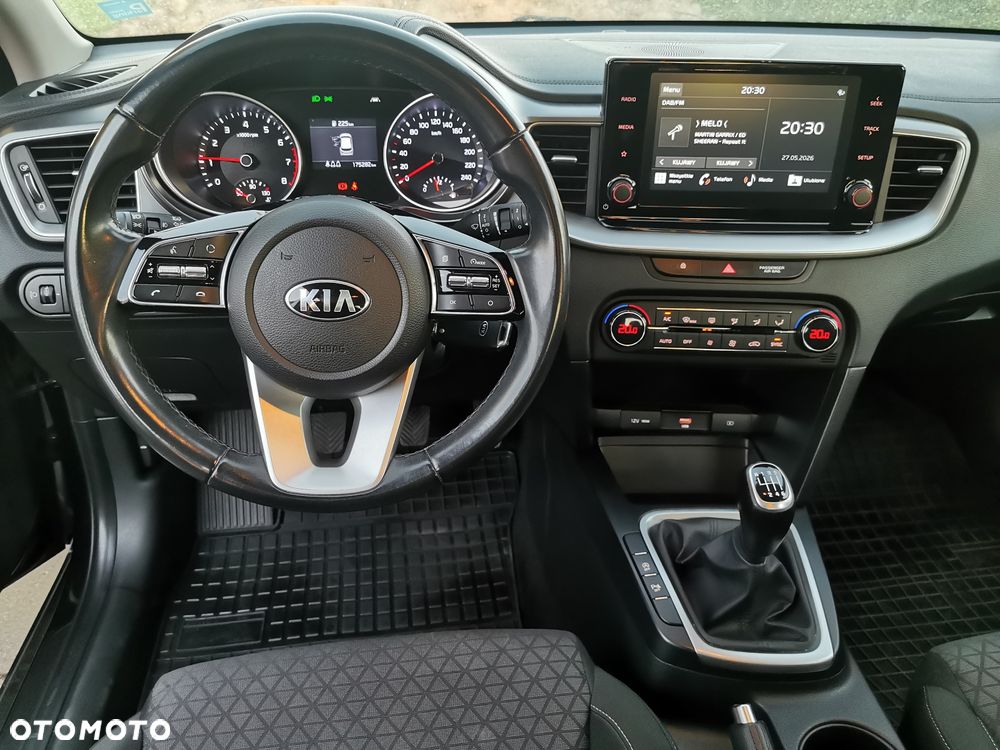 Kia Ceed - 8