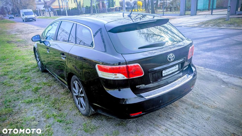 Toyota Avensis 2.0 D-4D Sol Premium - 4