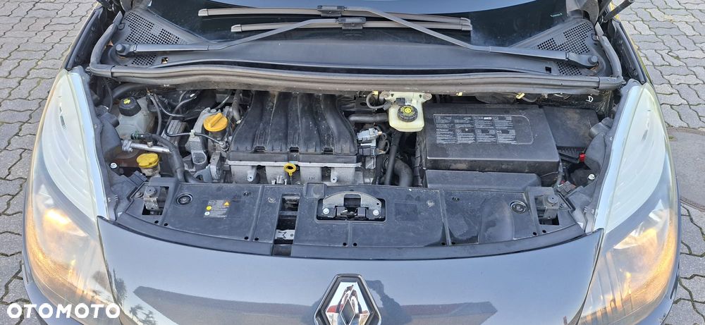 Renault Scenic 2.0 16V Privilege CVT - 32