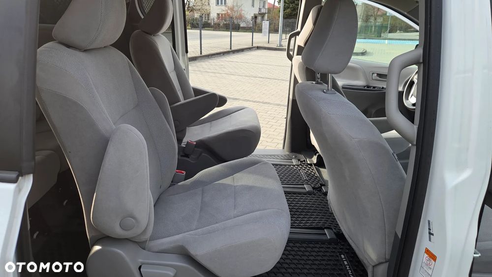 Toyota Sienna - 7