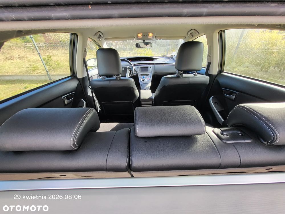 Toyota Prius (Hybrid) Executive - 16