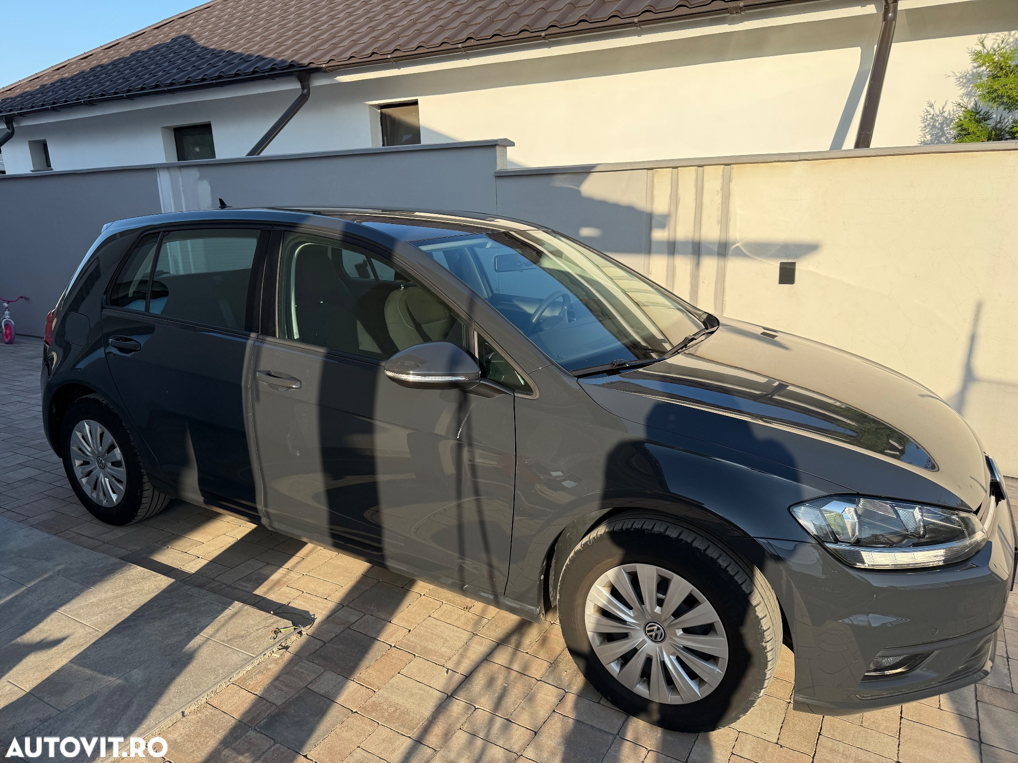 Volkswagen Golf 1.6 TDI Highline - 16