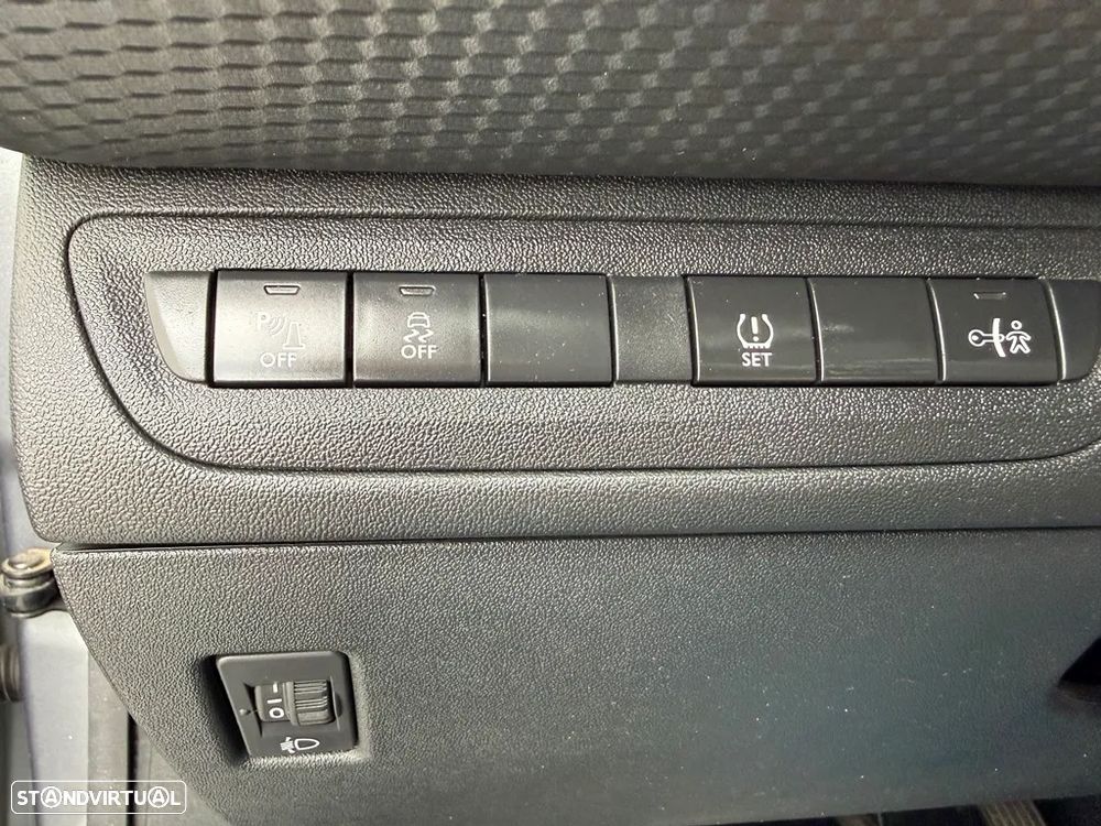 Peugeot 2008 - 11